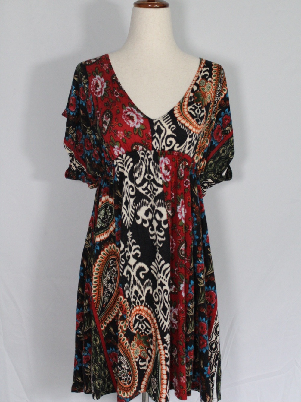 Y2K deadstock Rue21 Red Multi Paisley Patchwork V-Neck Tunic